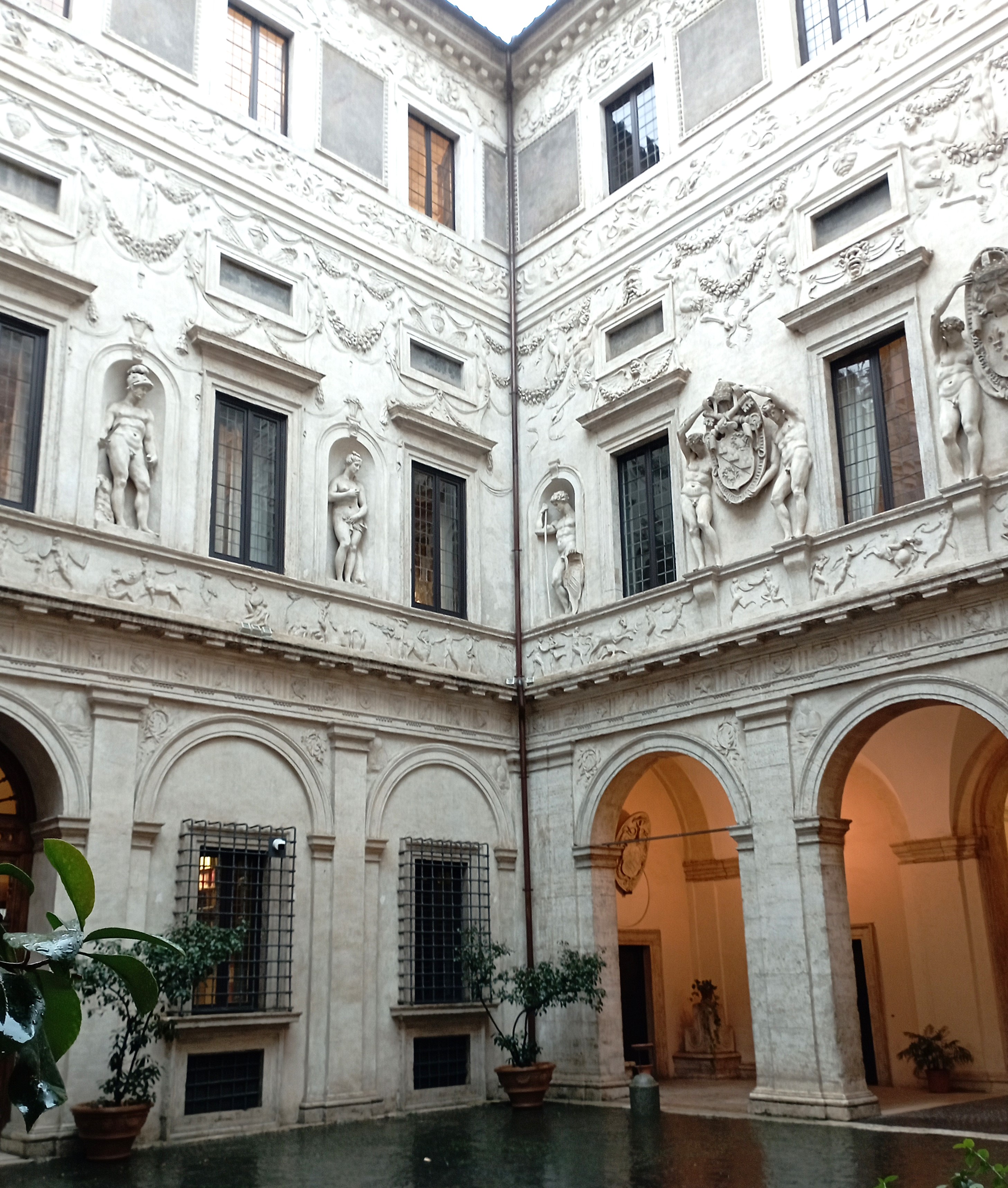 Dai Capodiferro agli Spada: architettura e illusione